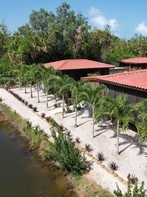 Kmar Villas - Canal View